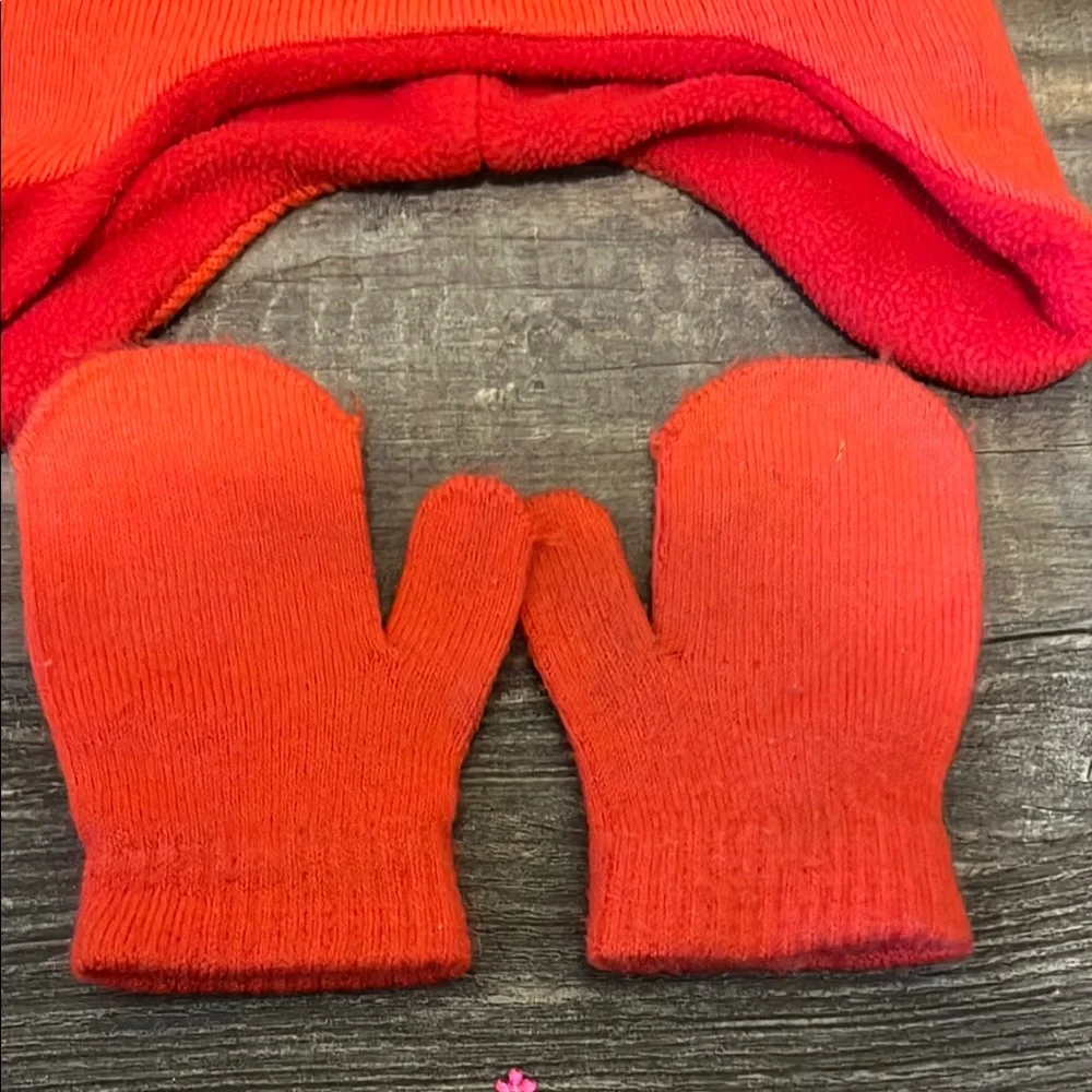 Sesame Street Elmo Beanie Hat & Mittens in Bright Red